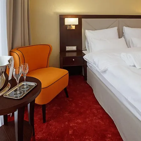 Hotel Bystra Снина Екстер'єр фото
